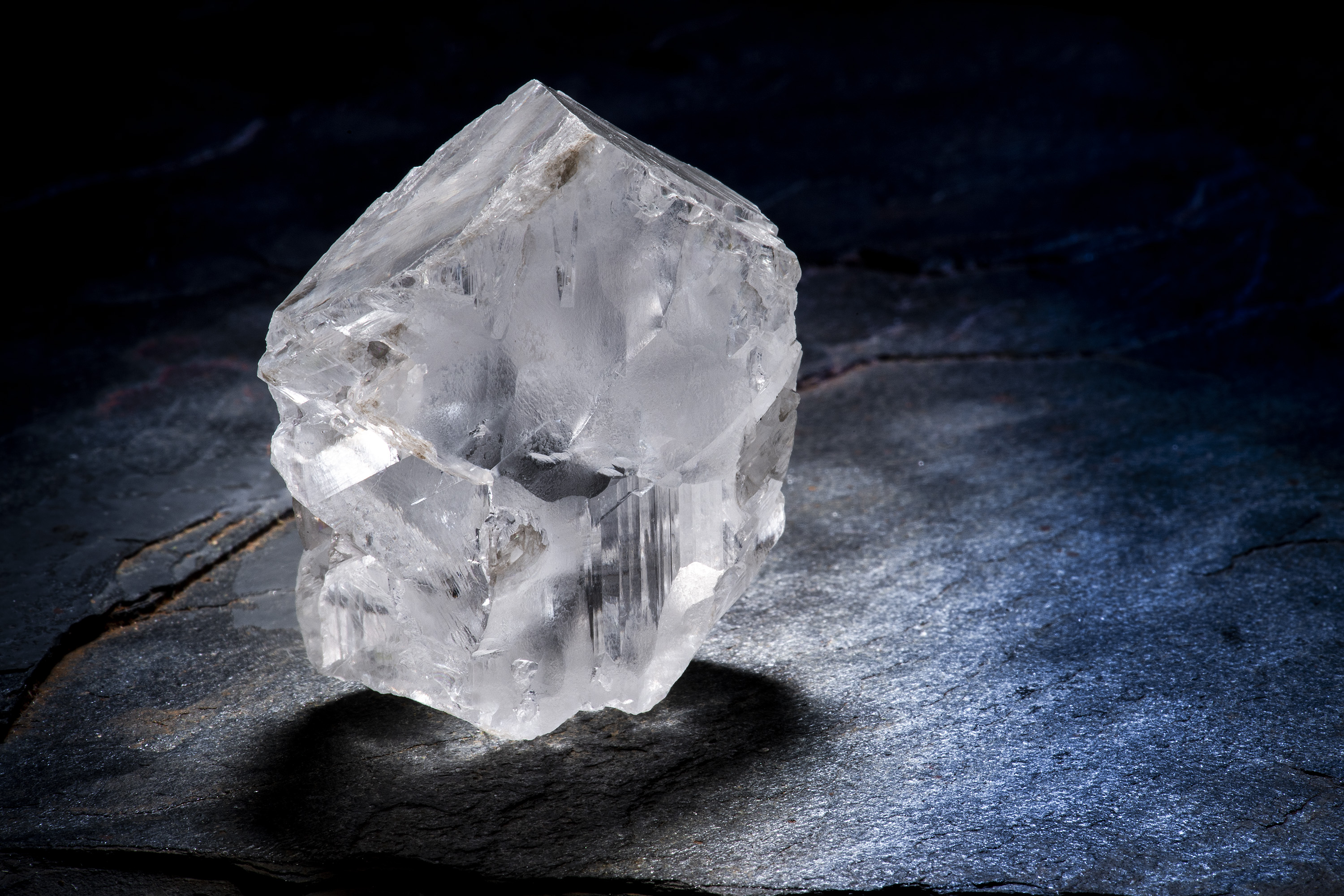 The Cullinan Diamond :  Hình vừa được khai thác chưa qua chế tác